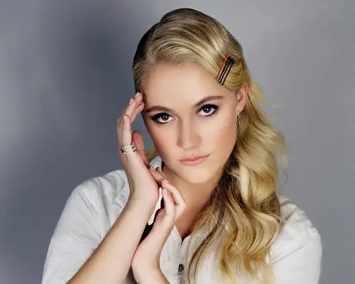 Maika Monroe Wall Poster picture 785083