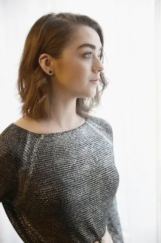 Maisie Williams Wall Poster picture 473658