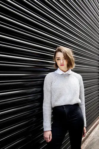 Maisie Williams Wall Poster picture 785235