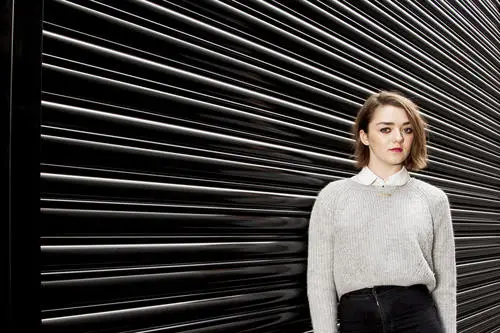 Maisie Williams Wall Poster picture 785239