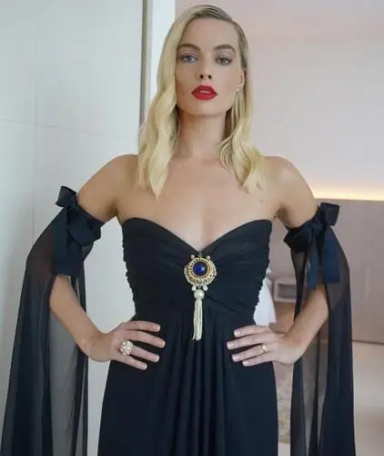 Margot Robbie Protected Face mask - idPoster.com