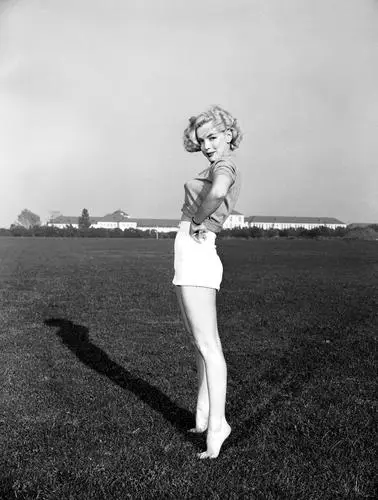Marilyn Monroe Women's Colored  Long Sleeve T-Shirt - idPoster.com