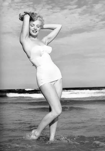 Marilyn Monroe White Tank-Top - idPoster.com