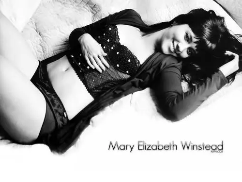 Mary Elizabeth Winstead Women's Colored Hoodie - idPoster.com