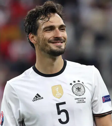 Mats Hummels Wall Poster picture 675550