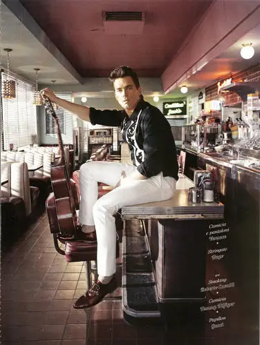 Matthew Bomer Wall Poster picture 254297