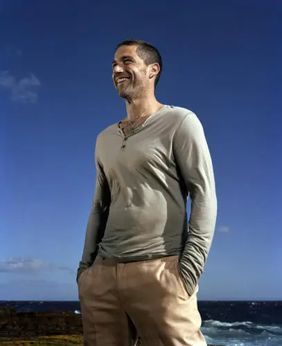 Matthew Fox Men's Colored  Long Sleeve T-Shirt - idPoster.com