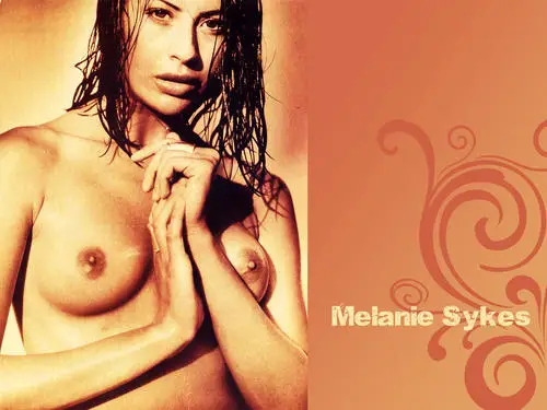 Melanie Sykes White Tank-Top - idPoster.com