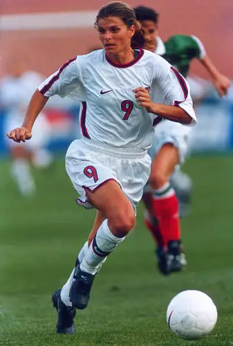 Mia Hamm Protected Face mask - idPoster.com