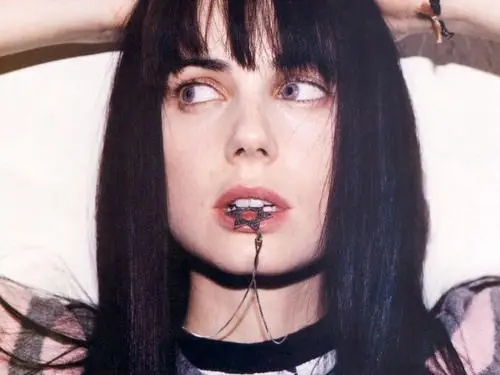 Mia Kirshner Jigsaw Puzzle picture 88573