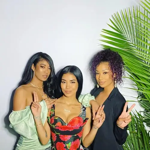 Mila J Jigsaw Puzzle picture 1045561