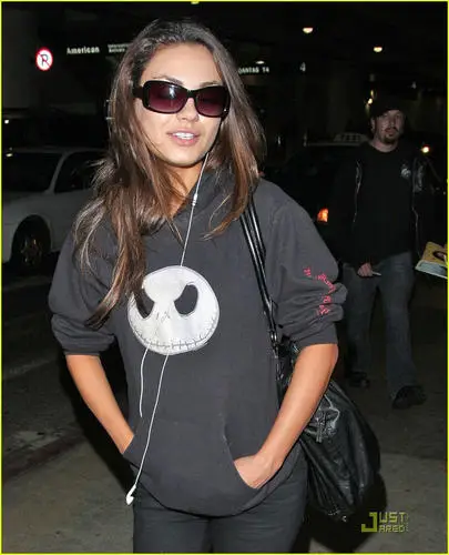 Mila Kunis White T-Shirt - idPoster.com