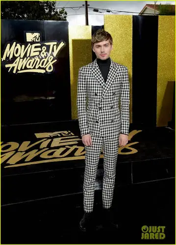 Miles Heizer Jigsaw Puzzle picture 924112