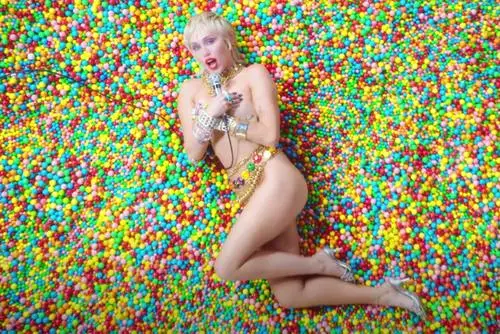Miley Cyrus Men's Colored Hoodie - idPoster.com