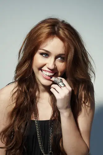 Miley Cyrus White T-Shirt - idPoster.com