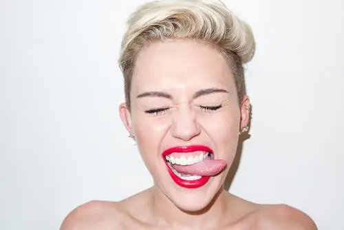 Miley Cyrus Wall Poster picture 254852