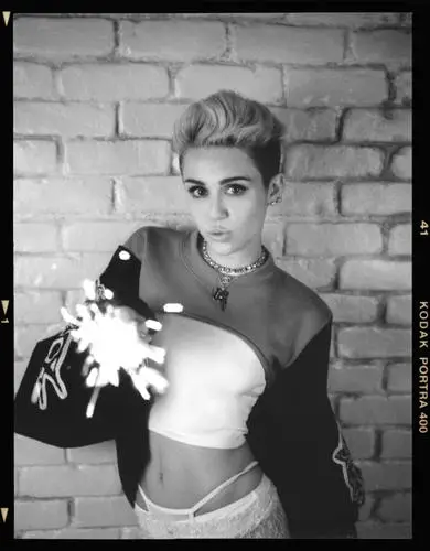 Miley Cyrus Fridge Magnet picture 254973