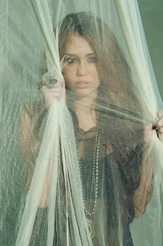 Miley Cyrus Jigsaw Puzzle picture 798433