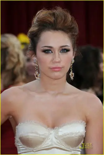 Miley Cyrus White T-Shirt - idPoster.com