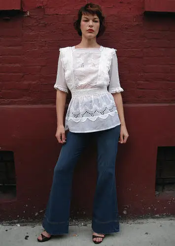 Milla Jovovich White T-Shirt - idPoster.com
