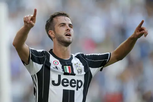 Miralem Pjanic Wall Poster picture 703512