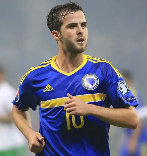 Miralem Pjanic Wall Poster picture 703520
