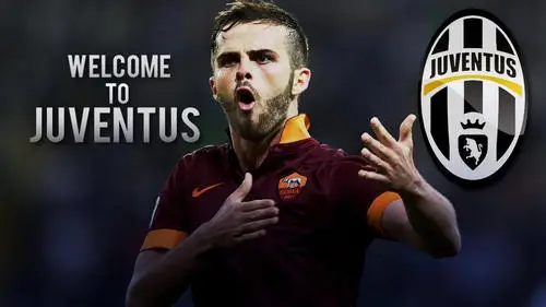Miralem Pjanic Wall Poster picture 703531