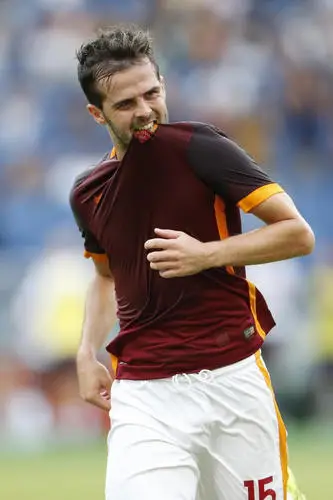 Miralem Pjanic Wall Poster picture 703536