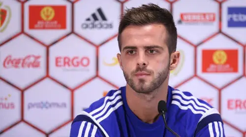 Miralem Pjanic Wall Poster picture 703538