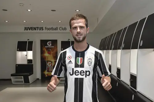 Miralem Pjanic Wall Poster picture 703547