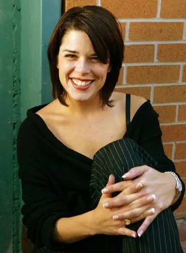 Neve Campbell Protected Face mask - idPoster.com