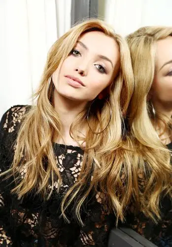 Peyton List Wall Poster picture 544004