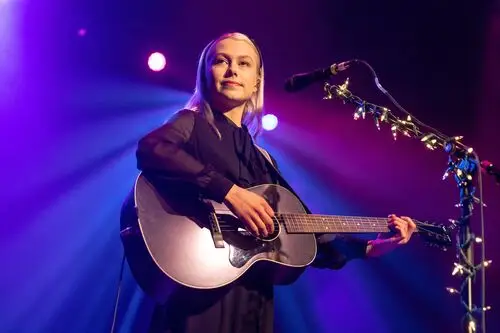 Phoebe Bridgers Wall Poster picture 941275