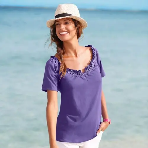 Rayla Jacunda Women's Colored T-Shirt - idPoster.com