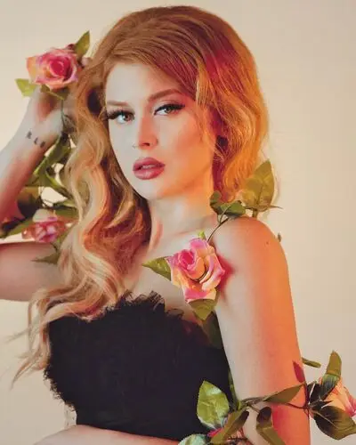 Renee Olstead Protected Face mask - idPoster.com