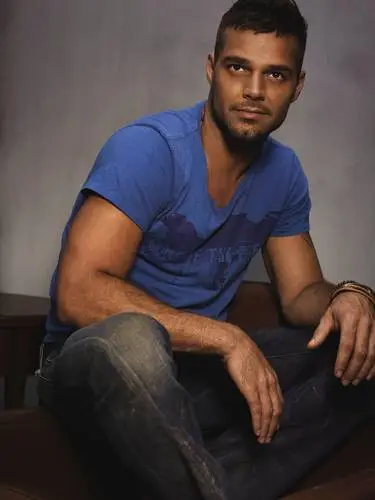 Ricky Martin Men's Colored  Long Sleeve T-Shirt - idPoster.com