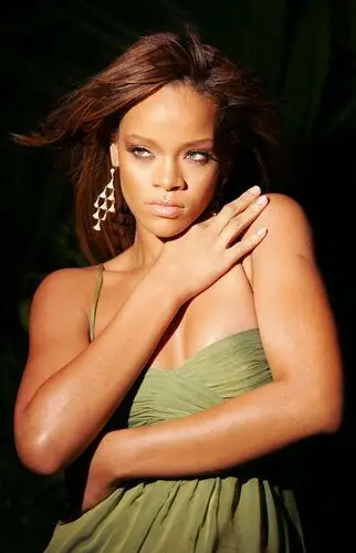 Rihanna Protected Face mask - idPoster.com