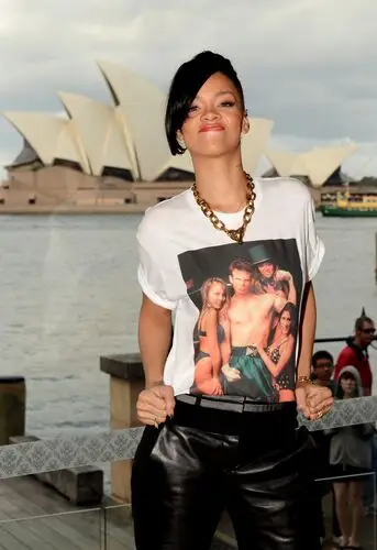 Rihanna Wall Poster picture 865840