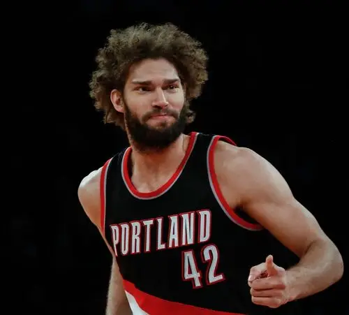 Robin Lopez Image Jpg picture 716598