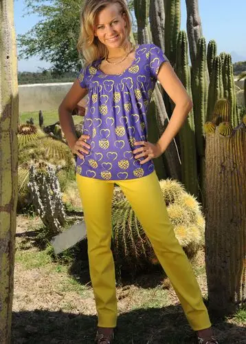 Romina Becks Women's Colored T-Shirt - idPoster.com