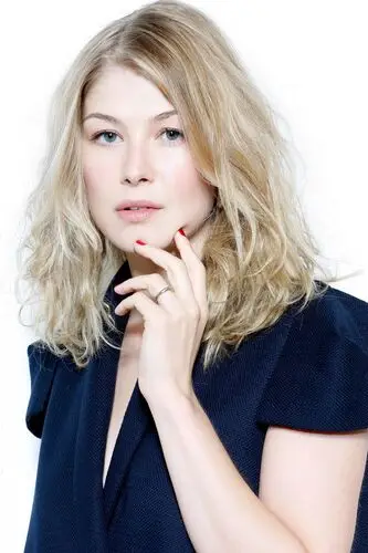 Rosamund Pike Computer MousePad picture 506549