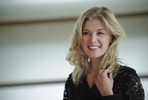 Rosamund Pike Computer MousePad picture 83498