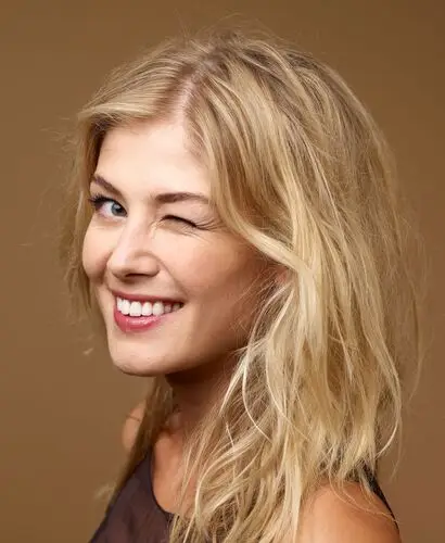 Rosamund Pike Jigsaw Puzzle picture 866395