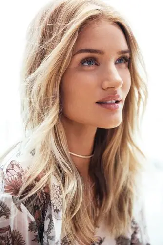 Rosie Huntington-Whiteley Jigsaw Puzzle picture 694389