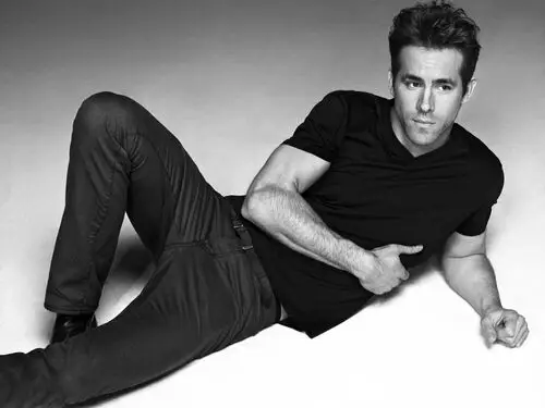 Ryan Reynolds Wall Poster picture 239675