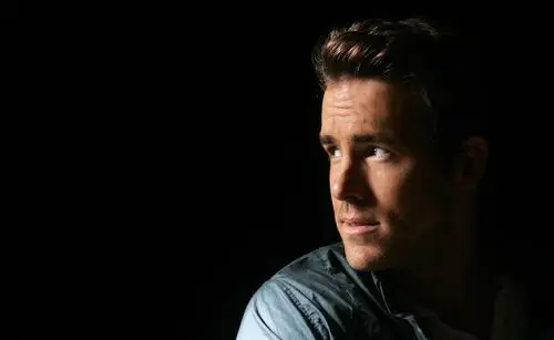 Ryan Reynolds Wall Poster picture 795646