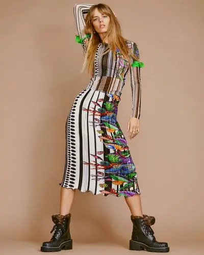 Samara Weaving Women's Colored Hoodie - idPoster.com