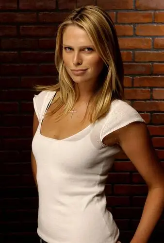 Sara Foster Women's Colored  Long Sleeve T-Shirt - idPoster.com