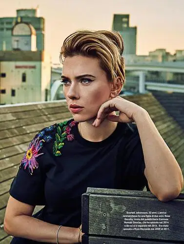 Scarlett Johansson Women's Colored T-Shirt - idPoster.com