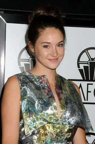 Shailene Woodley Protected Face mask - idPoster.com